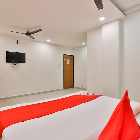 Oyo 16675 Hotel Shri Krishna Inn Surat Exterior photo