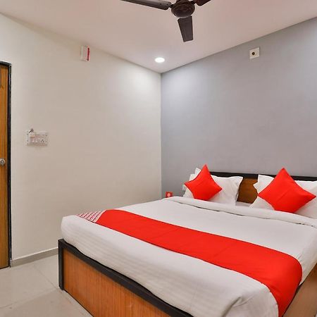 Oyo 16675 Hotel Shri Krishna Inn Surat Exterior photo