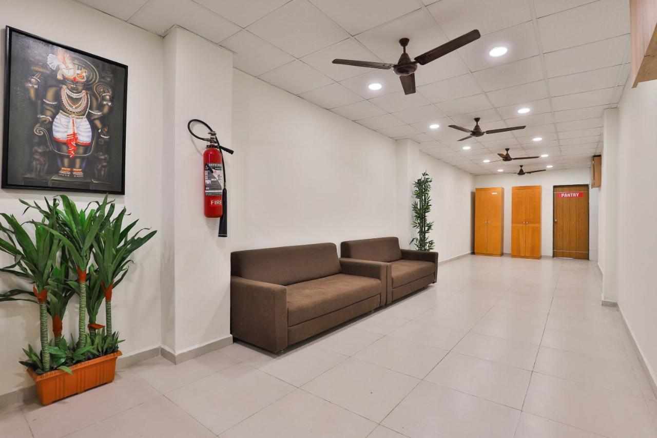 Oyo 16675 Hotel Shri Krishna Inn Surat Exterior photo