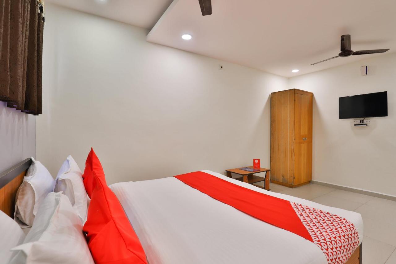 Oyo 16675 Hotel Shri Krishna Inn Surat Exterior photo