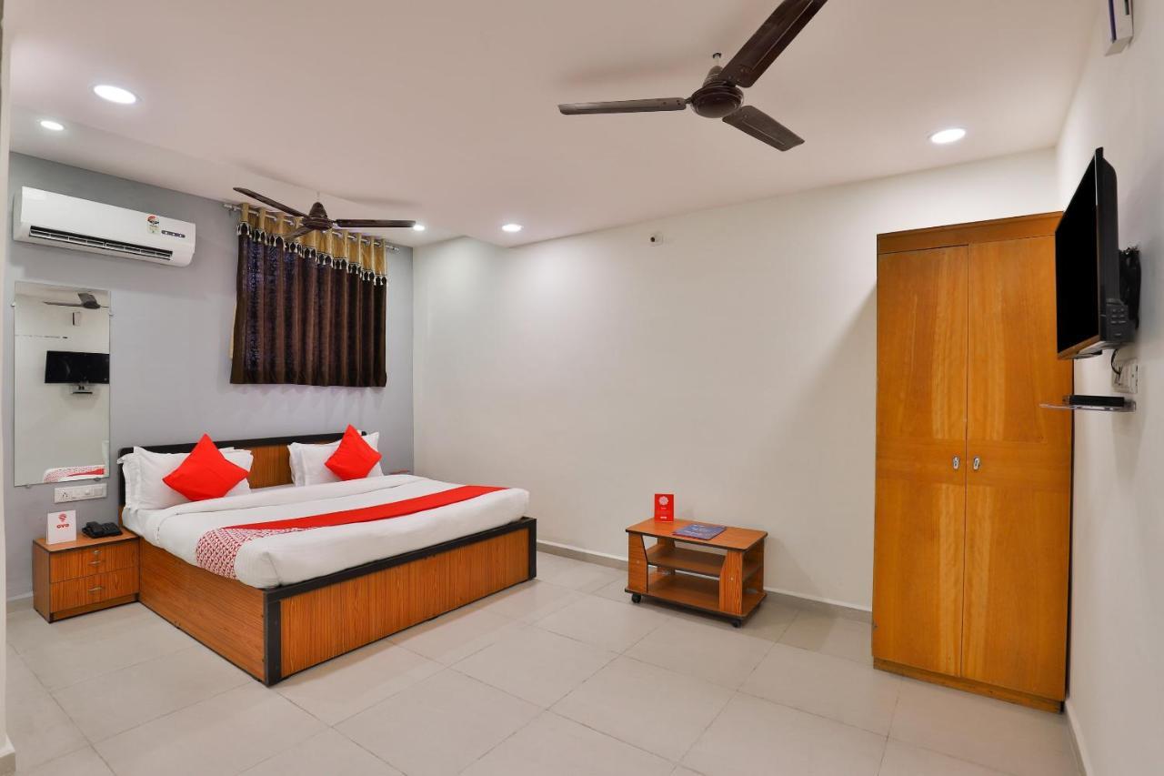 Oyo 16675 Hotel Shri Krishna Inn Surat Exterior photo
